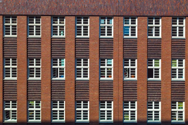 Фасад офисного здания — стоковое фото