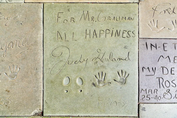 Judy girlandy, otisky v hollywood boulevard v betonu — Stock fotografie