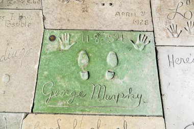 Beton yılında hollywood Bulvarı'ndaki George murphys el izleri