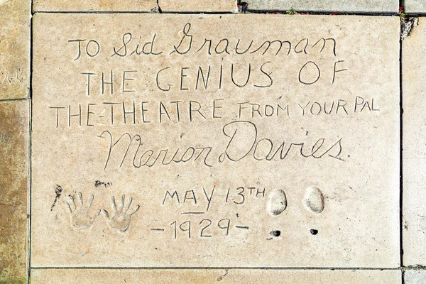 Huellas de manos de Marion Davies en Hollywood Boulevard en el hormigón — Foto de Stock