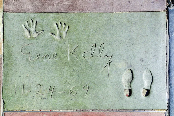 Ген Kellys відбитки рук у голлівудському бульварі бетонних — стокове фото