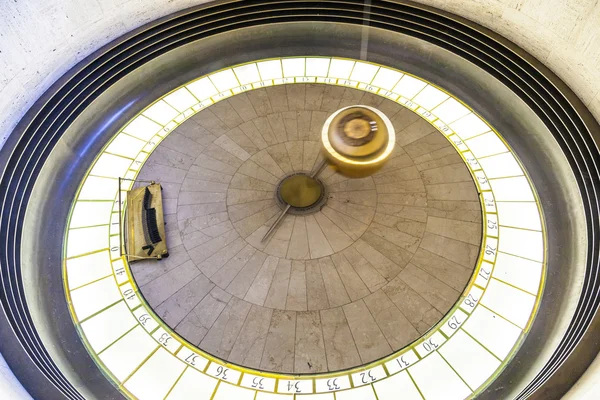 Foucault pendulum in Griffith park observatory — Stock Photo, Image