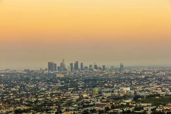 Stad van los angeles in zonsondergang — Stockfoto