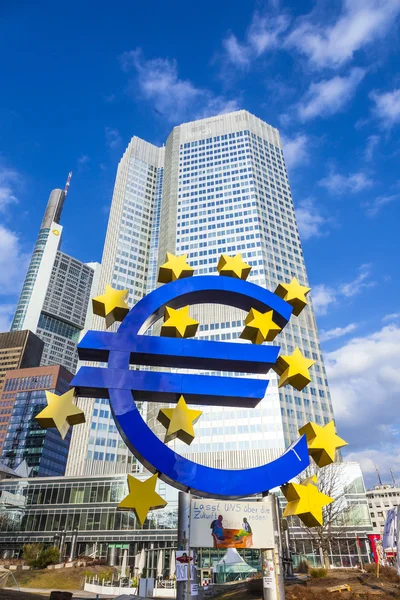 Signo de euro famoso en Frankfurt — Foto de Stock