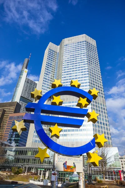 Διάσημο σύμβολο του ευρώ στη Φρανκφούρτη — Φωτογραφία Αρχείου