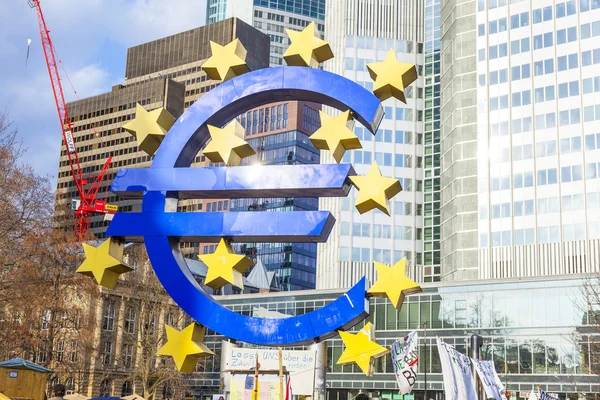 Signo de euro famoso en Frankfurt — Foto de Stock