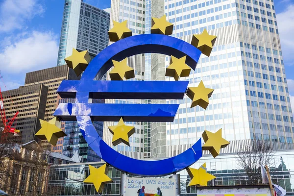 Berühmtes Euro-Zeichen in Frankfurt — Stockfoto