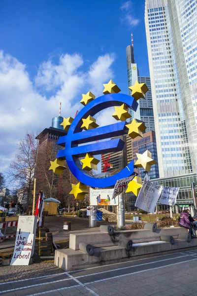 Słynny znak euro we Frankfurcie nad Menem — Zdjęcie stockowe