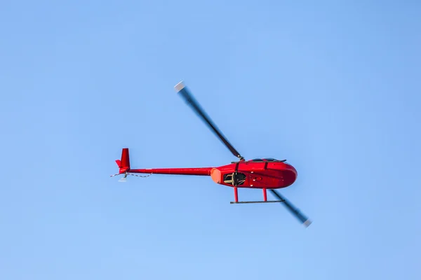 Hélicoptère dans les airs — Photo