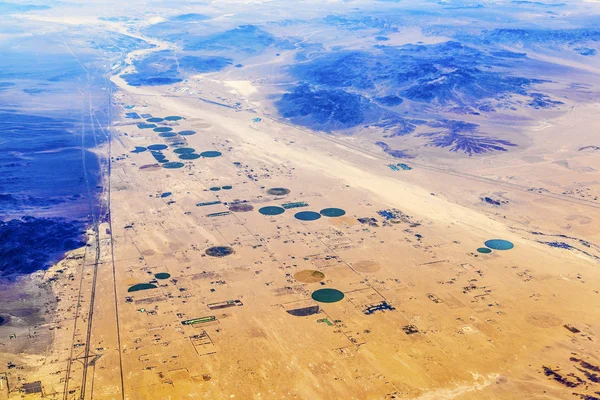 Landbouw in de woestijn in Californië — Stockfoto