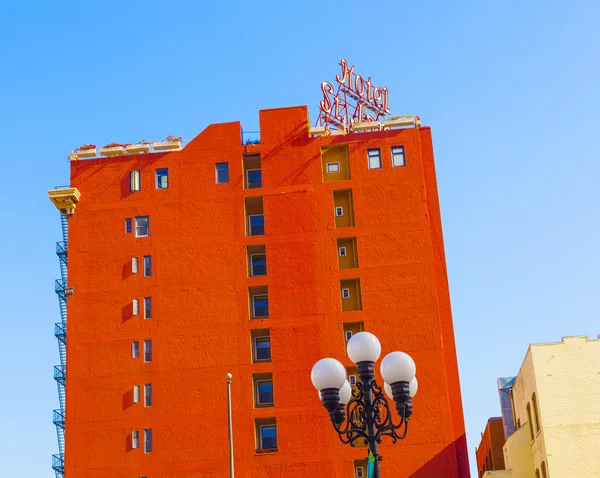 Fasada zabytkowy hotel st. james w lampy gazowe dzielnicy w san; d — Zdjęcie stockowe