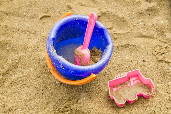 Brinquedos na areia — Fotografia de Stock