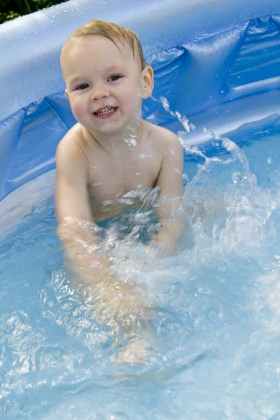 Boy in the swimming pool — Stock Photo, Image