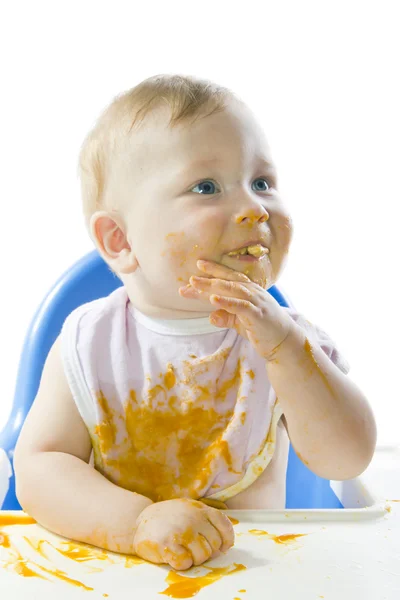 Młoda niebieskooka dziecko karmienie puree z dyni — Zdjęcie stockowe