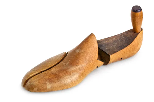 Beyaz arka plan üzerinde son eski Ayakkabı — Stok fotoğraf