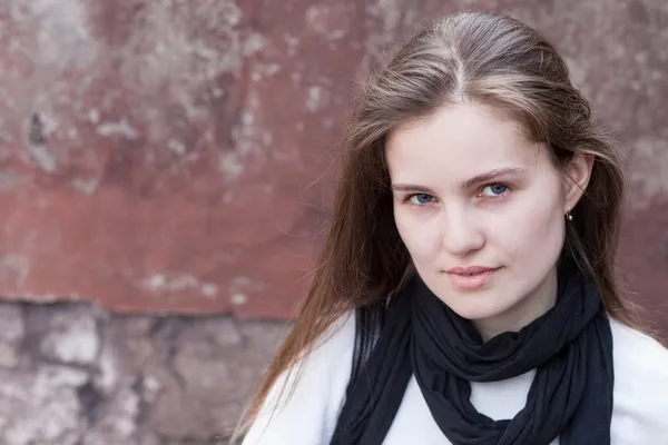 Portret vrij jonge vrouw — Stockfoto