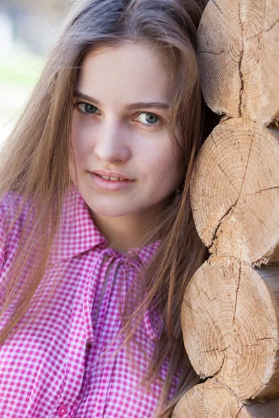 Porträt einer jungen Frau — Stockfoto