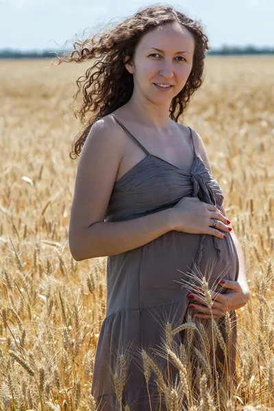 Pregnant woman in summer field — Stock Photo, Image