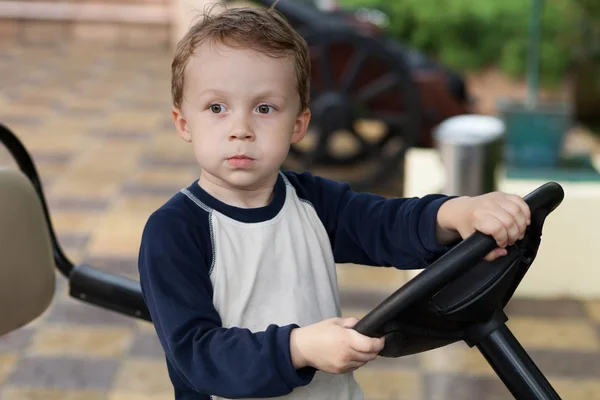 Il bambino al volante — Foto Stock