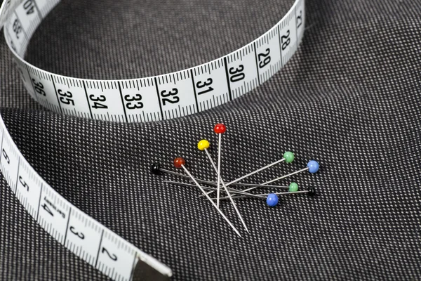 Pinos e fita de medição — Fotografia de Stock