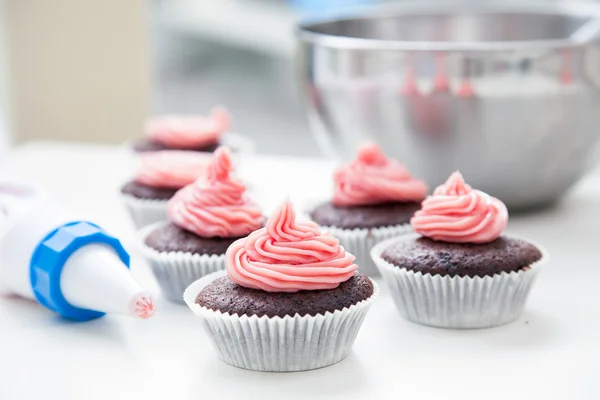 Decorating Cupcakes — Stock Photo, Image