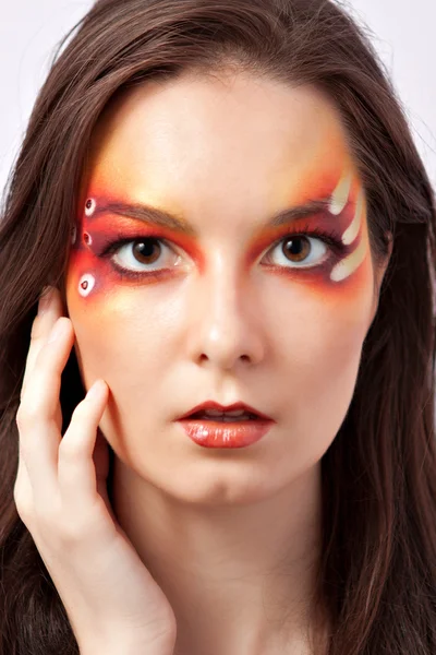 Femme avec maquillage rouge gros plan — Photo