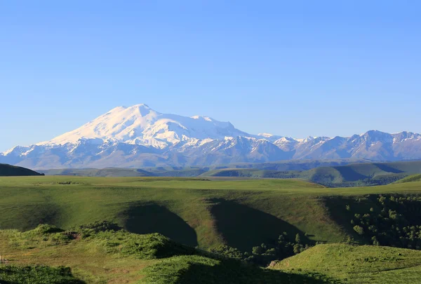 O topo mais alto da Europa Elbrus — Fotografia de Stock