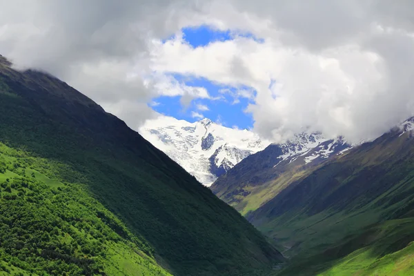 Piękny Kaukaz — Zdjęcie stockowe