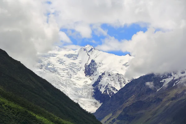 Montagnes du Caucase Dombai — Photo