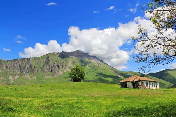Gamla hus i Kaukasus — Stockfoto