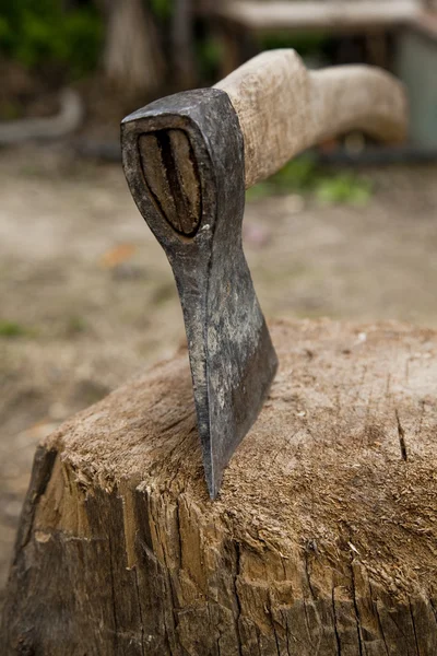 Axe in old used stump — Stock Photo, Image