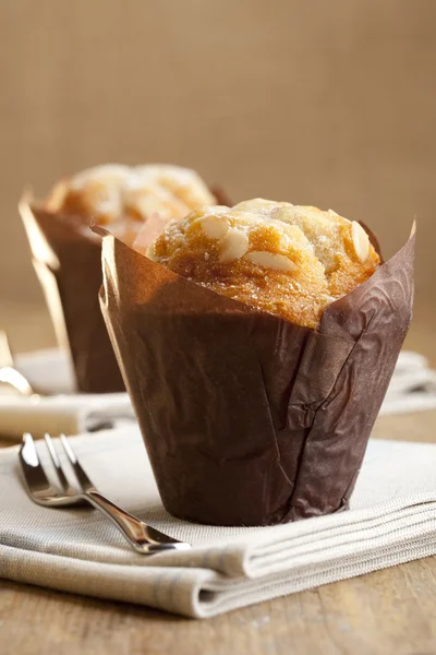 Twee amandel muffins — Stockfoto