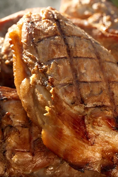 Wędzone mięso wieprzowe marynowane, domowe — Zdjęcie stockowe