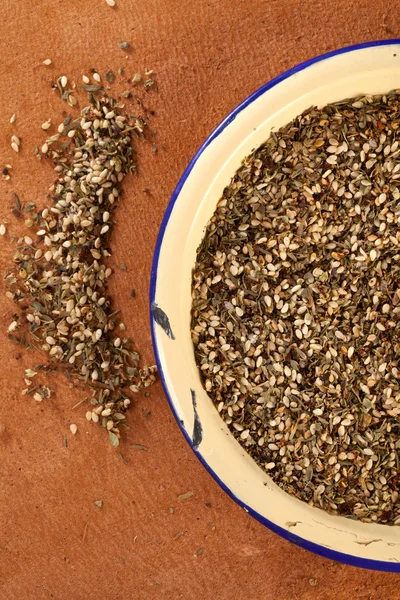 Zaatar- a blend of herbs, sesame seeds and salt in an old ename — Stock Photo, Image