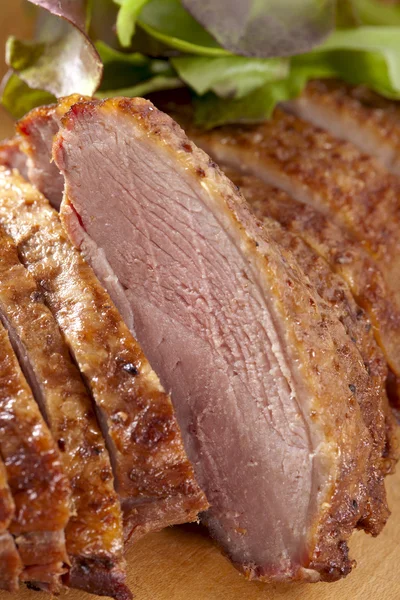 Rökt anka kött bröstfilé, skivad — Stockfoto