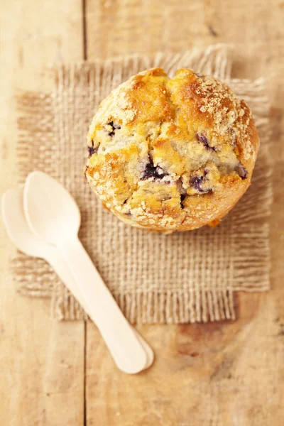 Blueberry muffin in rustieke stijl — Stockfoto