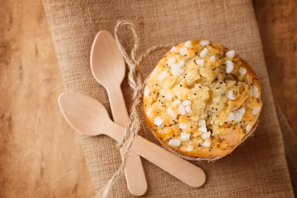Maanzaad muffin in rustieke stijl — Stockfoto