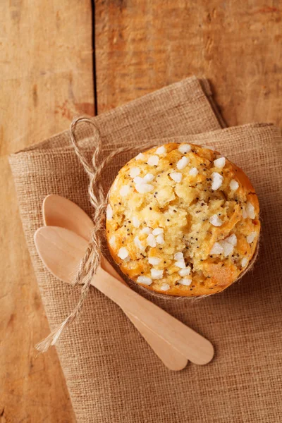Muffin di semi di papavero in stile rustico — Foto Stock