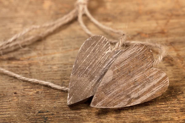 Gebonden wooned hart op oud hout — Stockfoto