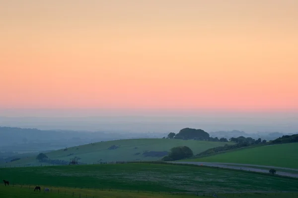 Letní slunce nad anglický venkov venkovské krajiny — Stock fotografie