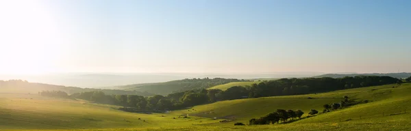 Zomer zonsopgang boven Engels platteland rurale landschap — Stockfoto