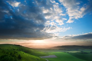 rolling hills üzerinde güzel İngilizce kırsal manzara