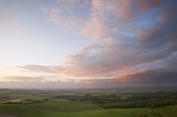 Όμορφη αγγλική ύπαιθρο τοπίο πάνω από λόφους — Φωτογραφία Αρχείου