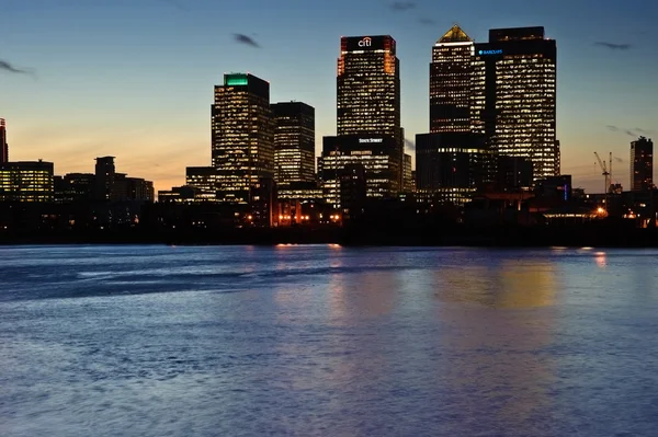 Algemene skyline van de stad van Londen bij nacht — Stockfoto
