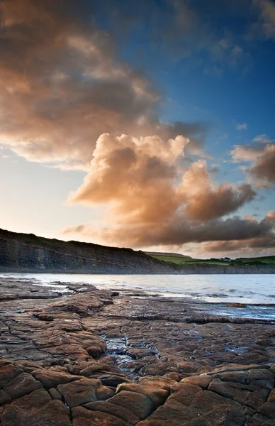 Kimmeridž zálivu sunrise krajina, dorset, Anglie — Stock fotografie
