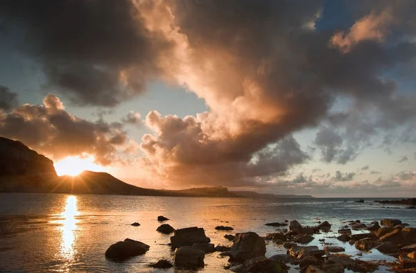 Океанский пейзаж восходящего солнца — стоковое фото