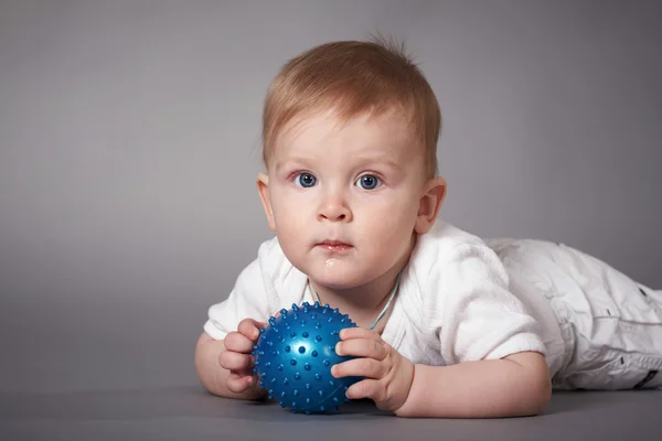 Kid with the ball — Stock Photo, Image