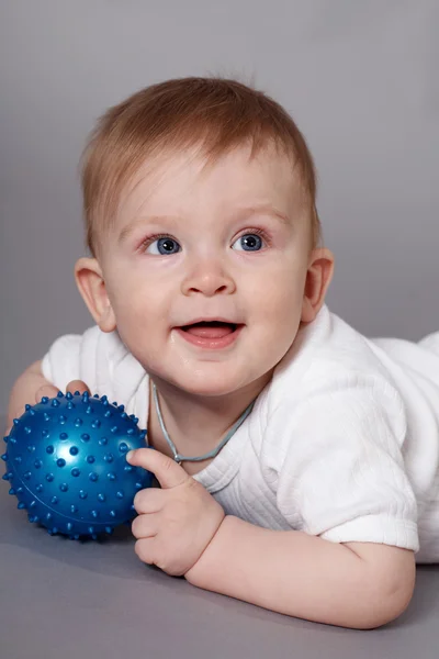 Kid with the ball — Stock Photo, Image