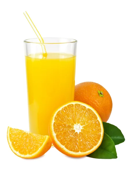 Pomerančová šťáva a pomeranče s listy — Stock fotografie
