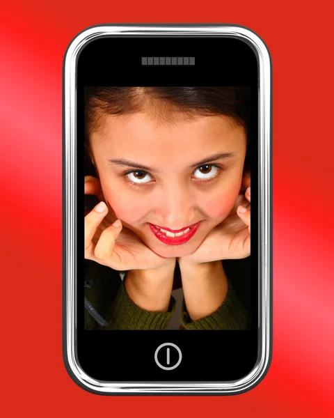 Heureux sourire adolescent asiatique fille sur smartphone — Photo